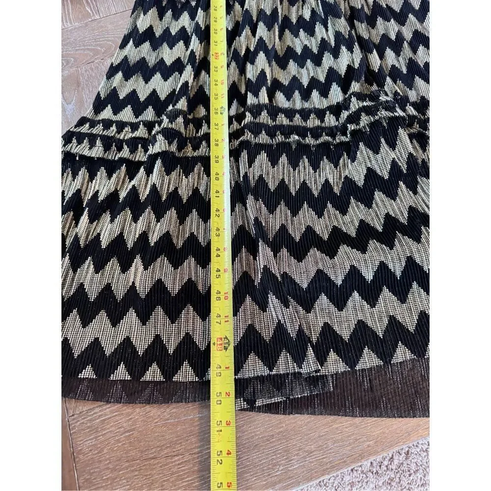 NWT Adelyn Rae Agatha Metallic Pleated Chevron Black Gold Shiny Ruffle Dress siz